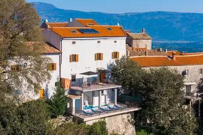 Image de Impressionnant appartement avec vue panoramique, piscine, parking privé, barbecue