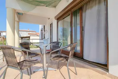 Image de Charmant appartement à seulement 700 mètres de la plage avec machine à laver, climatisation, WiFi