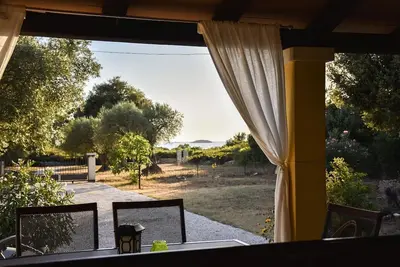 Image de Maison de vacances adaptée aux chiens, à seulement 500 mètres de la plage, avec vue sur la mer et jardin privé.