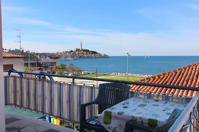 Image de Appartement pittoresque à seulement 400 mètres de la plage avec vue sur la mer - à seulement 10 minutes du centre de Rovinj