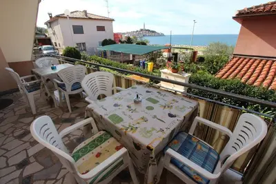 Image de Charmant appartement à seulement 400 mètres de la plage avec vue sur la mer, espace barbecue, climatisation, WiFi