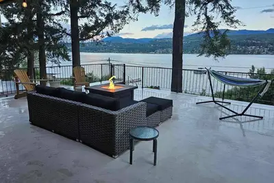 Image de Semi Lakefront Home with Buoy\/beach access Blind Bay