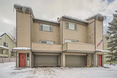 Image de Cozy 3 story 2-bedroom townhome in charming Eagle Vail with WiFi, one car garage