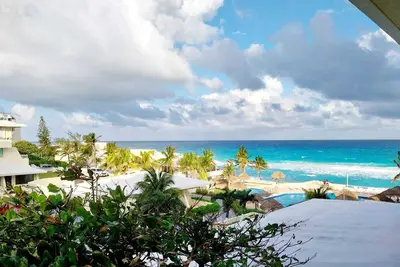 Image de Apartment in Condominium Facing the Sea!