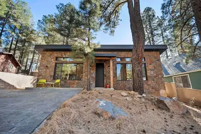 Image de Modern Flagstaff Wood Cabin Home/Forest Views