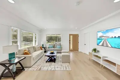 Image de Contemporary Beachside Oasis in Long Beach!