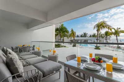 Image de Luxury Condo 1bd beachfront, 8 pools at Harbor 171 1bd Condo for rent in North H