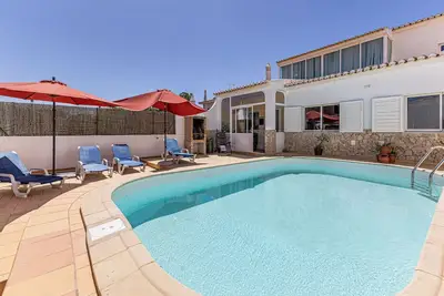 Chilling in Lagos: Location | Pool | Bbq | Friends