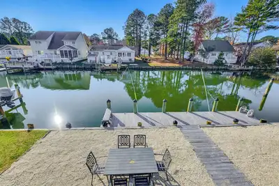 Image de Private Dock, Hot Tub: Waterfront Ocean Pines Home