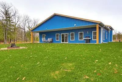 Image de 2 Mi to Lake Michigan: Home w/ Patio in Green Bay