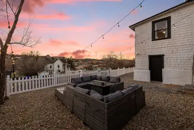 Image de Luxe 4-bedroom bungalow with Whiskey Room, half mile to Whiskey Row, Prescott