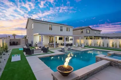 Image de Luxury home with private pool spa, bocce ball, Game room & nearby attractions