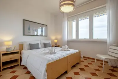 Image de A Glance at the Sea Penthouse
