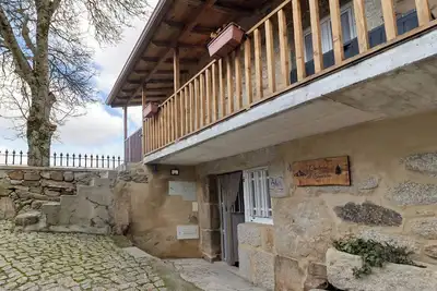 Image de Chalet \"Cantinho De Tourem\" avec vue sur la montagne, terrasse privée et Wi-Fi