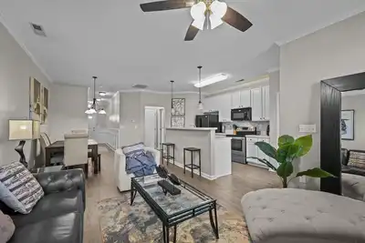 Image de Spacious & cozy townhome in Winston Salem!