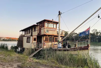 Image de Step aboard the iconic 1875 paddleboat Amphibious & discover a piece of history