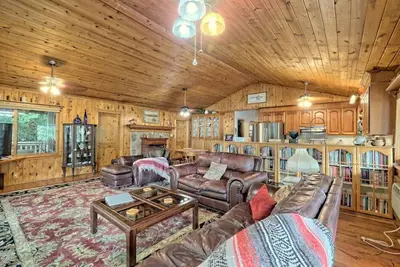 Image de Perch on Burton: Top Patio & Bottom Dock Retreat