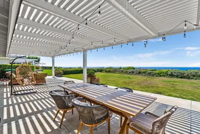 Image de 180 Degrees Oceanview Cozy House Nestled along the serene Coastline