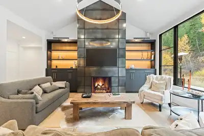 Abode at Warm Springs | Mountain Modern with Luxury Amenities