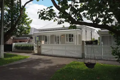 Image de Grey Lynn Villa with Sky Tower View