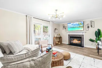 Image de 3br with Personal TVs in Raleigh! 2 King Beds!