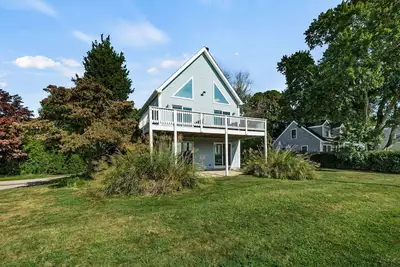 Image de Bike or walk to Kelly Beach in Bonnet Shores! Bright&Spacious Beach Home!