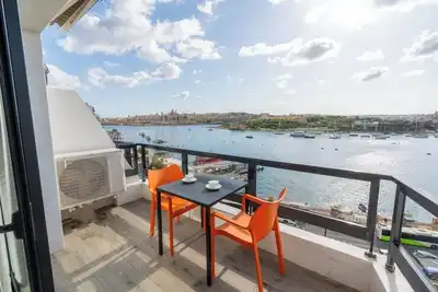 Image de Breathtaking Blue: Coastal Bliss