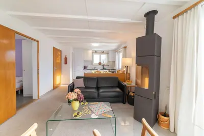 Image de Eldanora maison de vacances avec trois chambres et vue sur les montagnes