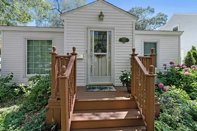 Image de Peaceful Pastel - Cheerful Cottage Close to Pere Marquette and Muskegon Lake - Pet Friendly