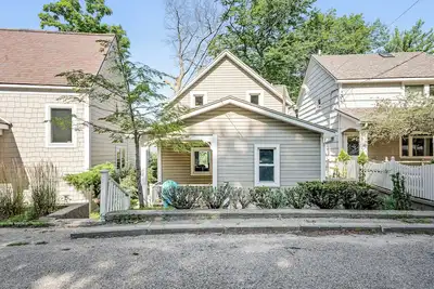 Image de Beautiful Beach Cottage across from Park