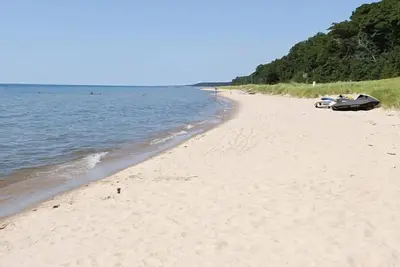 Image de White Cottage- Shared Private Lake Michigan Access