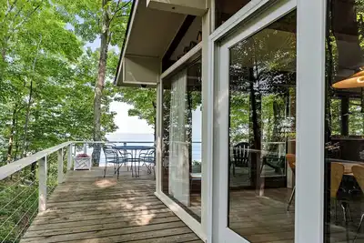 Image de Experience comfort at Graceland, a charming 3-bedroom house