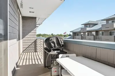 Image de A spacious 1-bedroom condo in the heart of Grand Haven