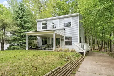 Image de Greenwood Beach House - beach access and a variety of outdoor activities.
