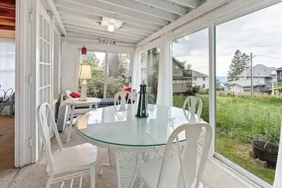 Image de Rest-A-While: Spacious 4-Bedroom Retreat in Grand Haven