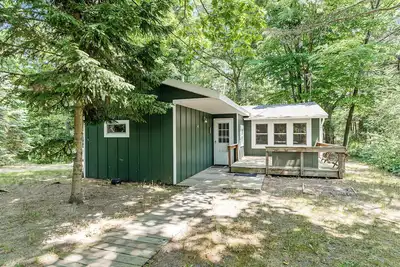Image de Whiskey Creek Cottage- Private Lake Michigan Beach Frontage