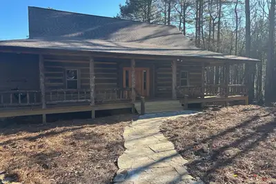 Image de 1850 log cabin with 2 br, 2 baths, W/D, mini split A/C, carport attached