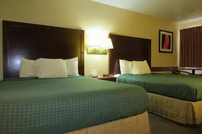 Image de Budget-Friendly Room in Prime Location | Complimentary Breakfast w/ Pool Access