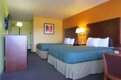 Image de Three Budget-friendly Rooms w/ Pool Access | Complimentary Breakfast