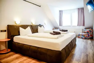 Image de Comfortable and versatile room -perfect for relaxation, work and exchange