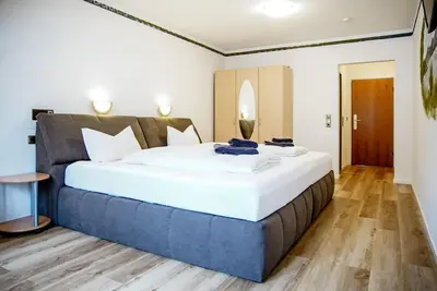 Image de Comfortable and versatile room -perfect for relaxation, work and exchange