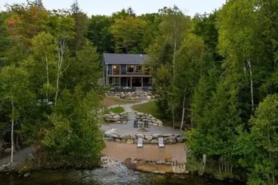 Image de Barry’s Bay 5 bedroom, beautiful sunsets, private Beach, Hot Tub,