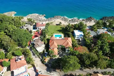 Mesmerizing ocean-front villa with sea-side jacuzzi and fire pit