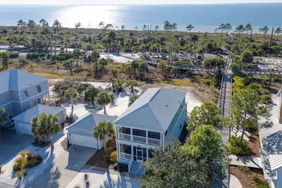 Image de Steps to Shore: Windmark Beach Retreat w/ Balcony!
