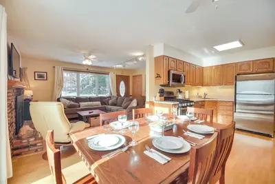 Image de 1 Mi to Sugarbush Resort: Dog-Friendly Home!