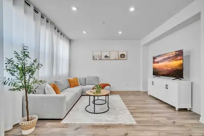 Image de 10/605 Fwy|Pet-Friendly|Flex Month-to-Month|24/7 Entry|Ev charger #42210