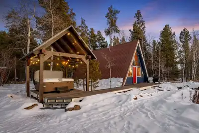 Image de A-Frame-Covered Hot Tub-Arcades-35 min 2 Ysnp!