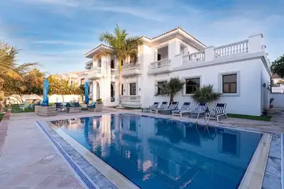 Image de Spacious 6-bedroom villa in welcoming Dubai