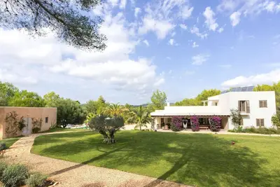 Image de Maison de vacances avec terrasse à poutres en bois