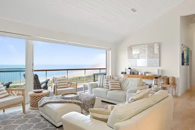 Image de 'Clifton - Coastal Views' by Accom Holidays